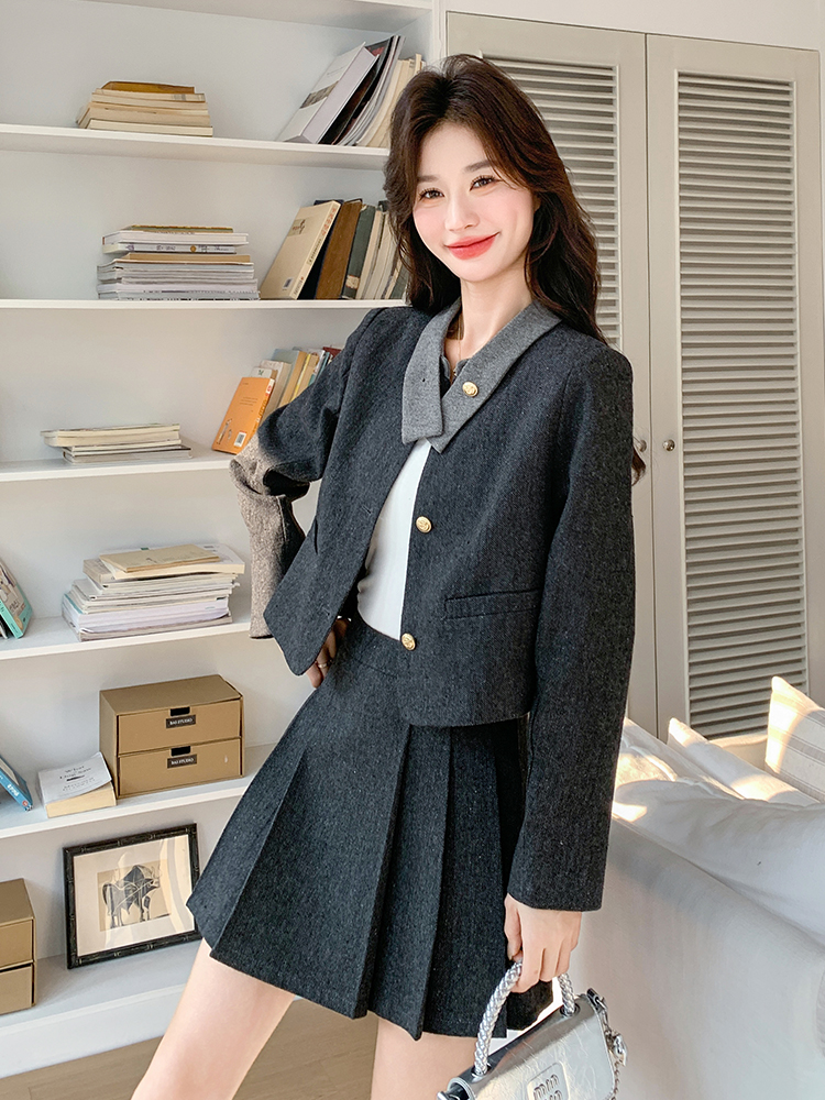 2025 Spring Women's College Style Two-Piece Set - Slim Fit Short Jacket and Pleated Skirt, Trendy Casual Chic