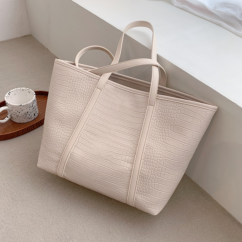 2025 Women's High-End Large Capacity Tote Bag - Versatile Commuting Shoulder Bag for Autumn and Winter Fashion