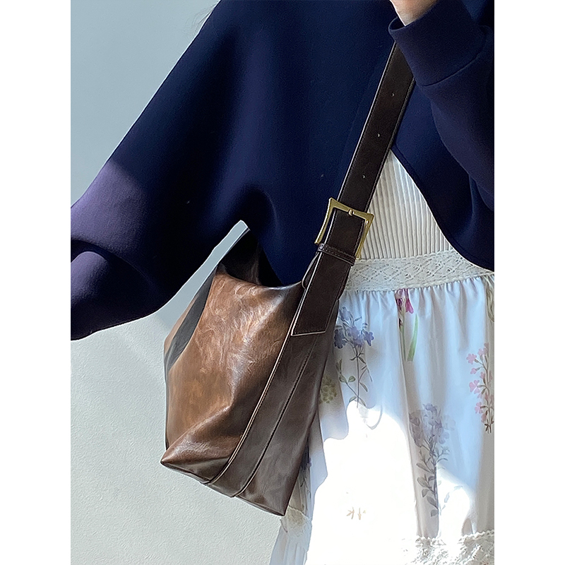 2025 Women's Korean Style Literary Retro Tote Bag - Large Capacity Commuter Shoulder & Crossbody Bag