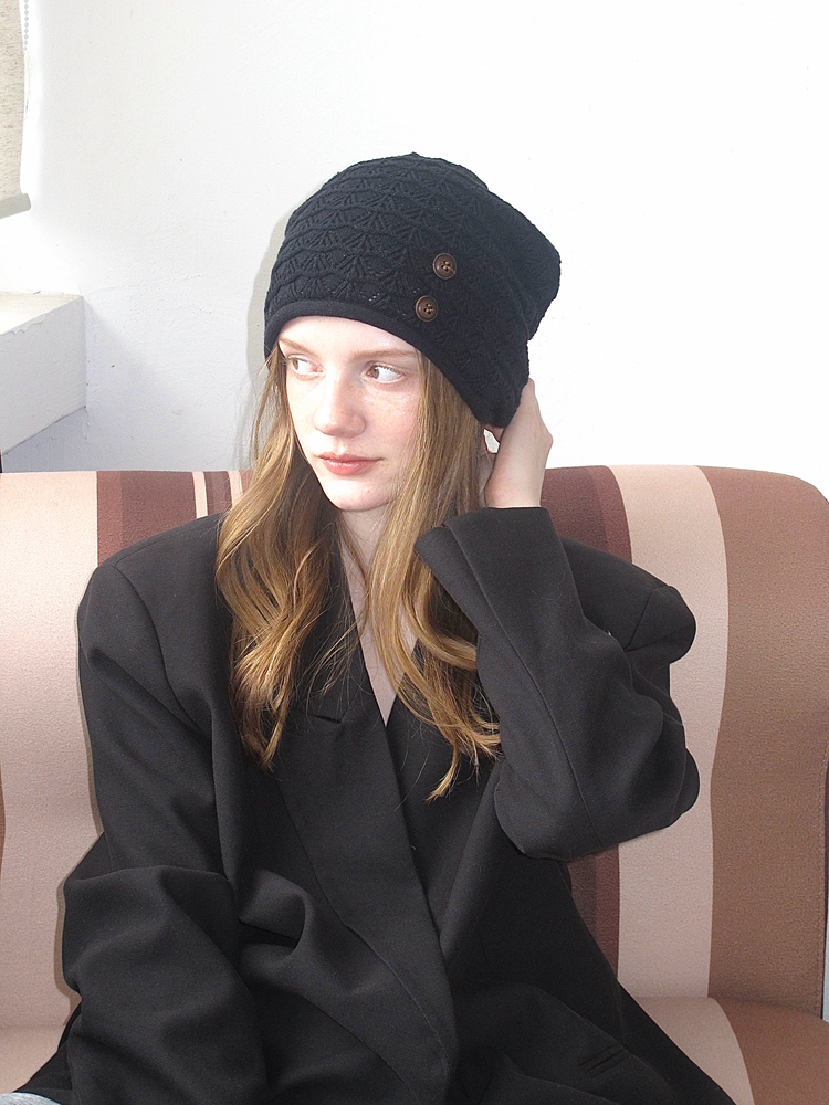 90s Retro Casual Button Cold Hat - Thin Knitted Cap for Women, Versatile Design to Enhance Face Shape