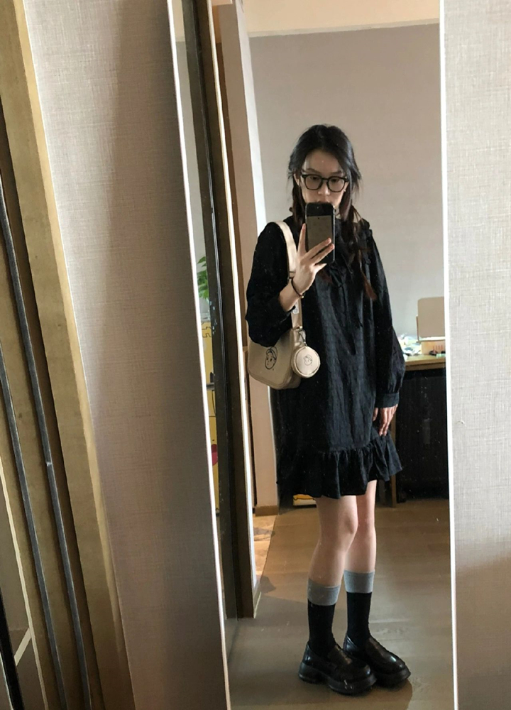 Autumn/Winter Vintage Black Jacquard Long Sleeve Loose Fit Slimming Dress - French High-End Style for 2023
