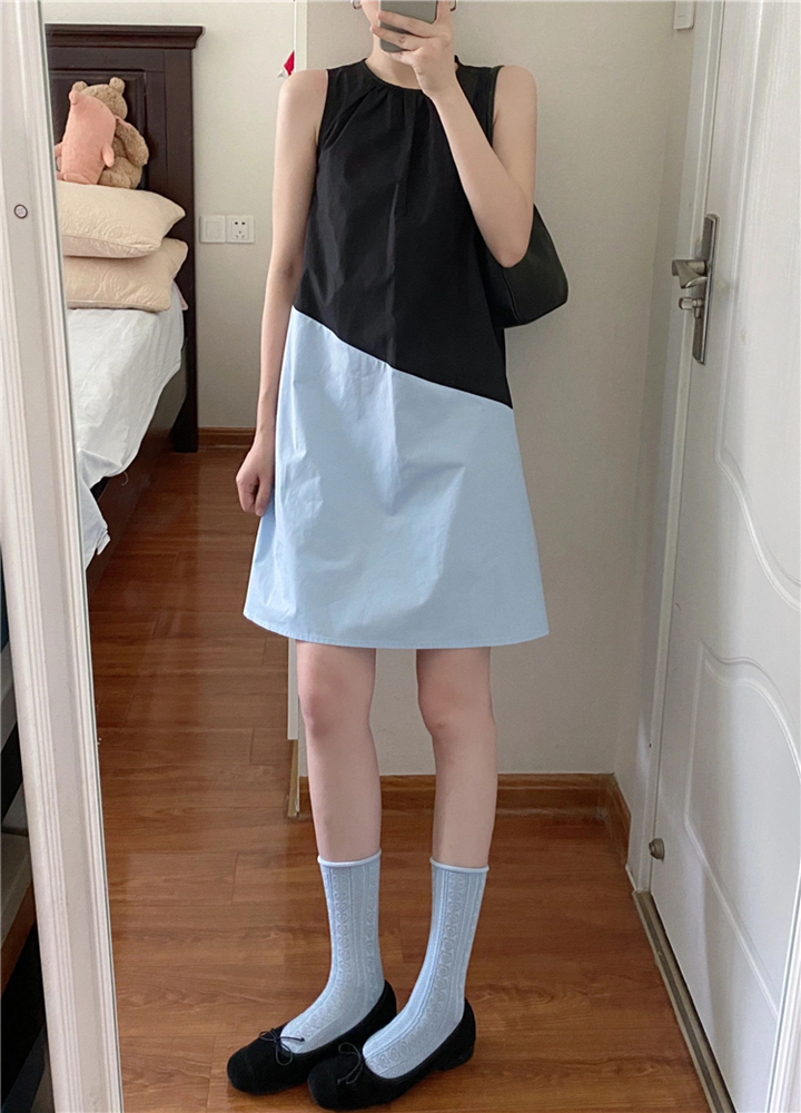 Black and Blue Color-Block Sleeveless Dress for Women, 2023 Summer Minimalist Pleated Loose Short Dress, Chic Fashion Trend