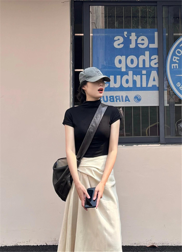 Black High-Neck Short-Sleeve T-Shirt for Women - Slim Fit Elegant Knitted Top, 2024 Summer Style, Trendy Niche Design