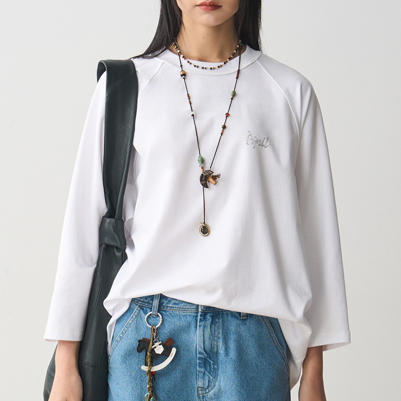 Bone Position Three-Quarter Sleeve T-Shirt - Loose Casual White Top for Everyday Style
