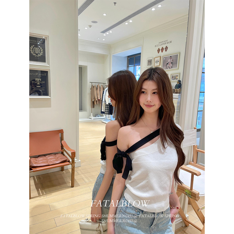 Chic White Off-Shoulder Short-Sleeve T-Shirt for Women - Elegant Slim-Fit Cropped Summer Top in French Style