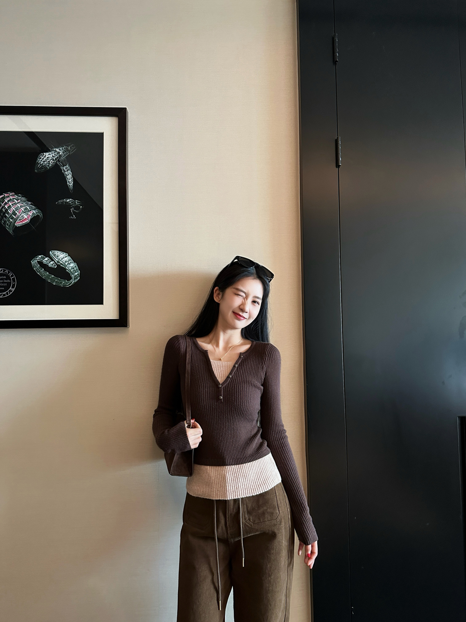 Color-Blocking Rabbit Fleece Spliced Faux Two-Piece V-Neck Knitted Base Top – Trendy 90s-Inspired Style for Modern Outfits