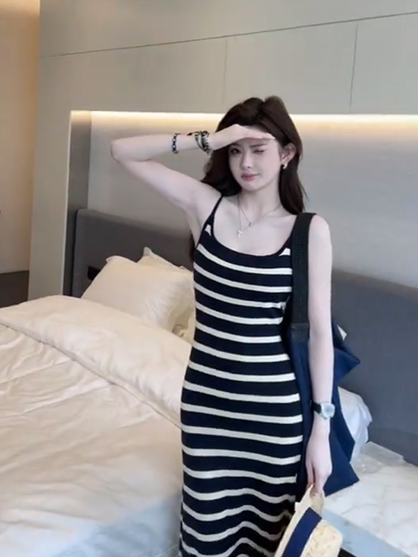 Color-Blocking Striped Bodycon Camisole Dress for Women - Slim Fit Summer 2025 Style, Sexy Pure Desire Look