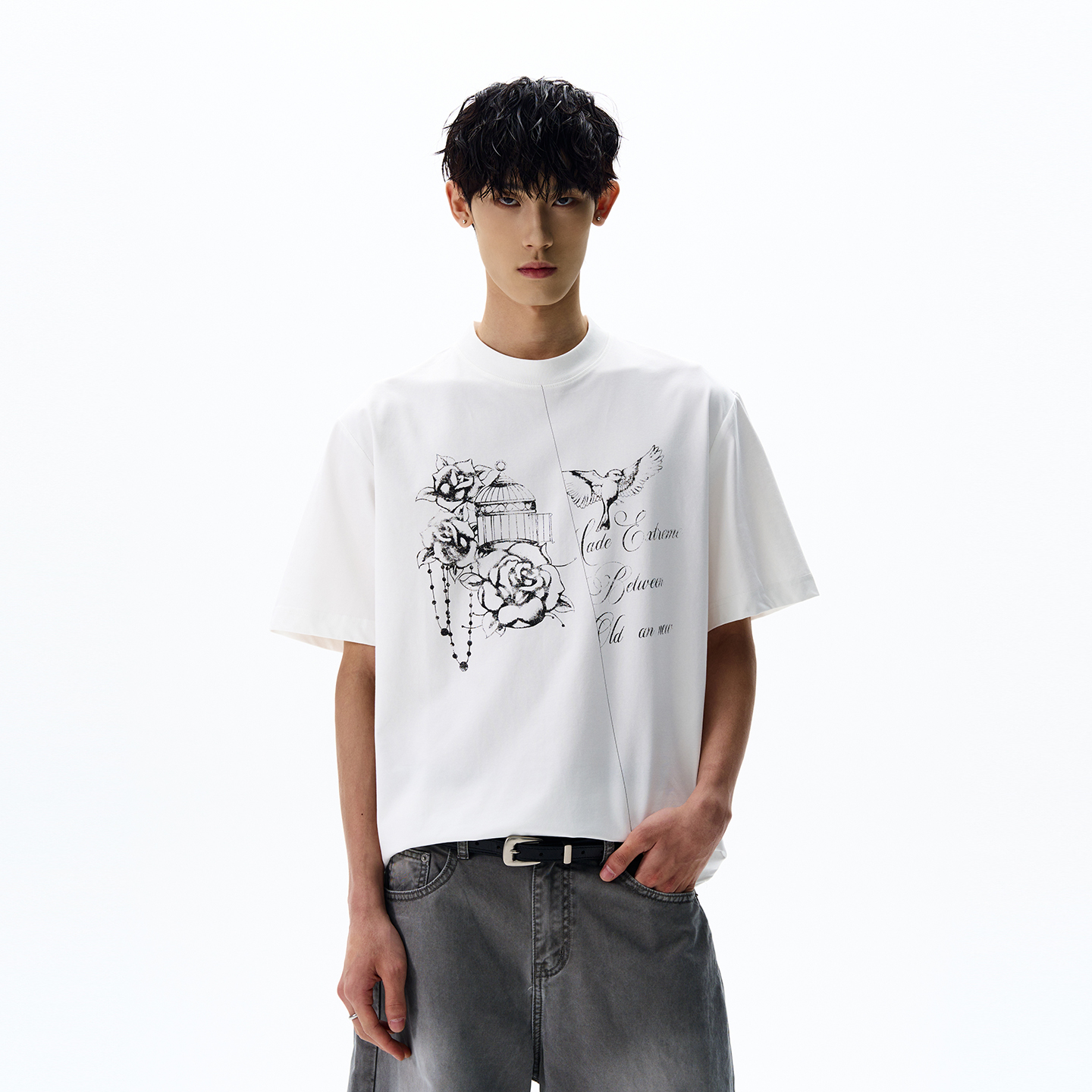 Cool Feel Loose Fit T-shirt with American Hand-Drawn Print – Casual Short Sleeve Top for Versatile 90s Style Fashion