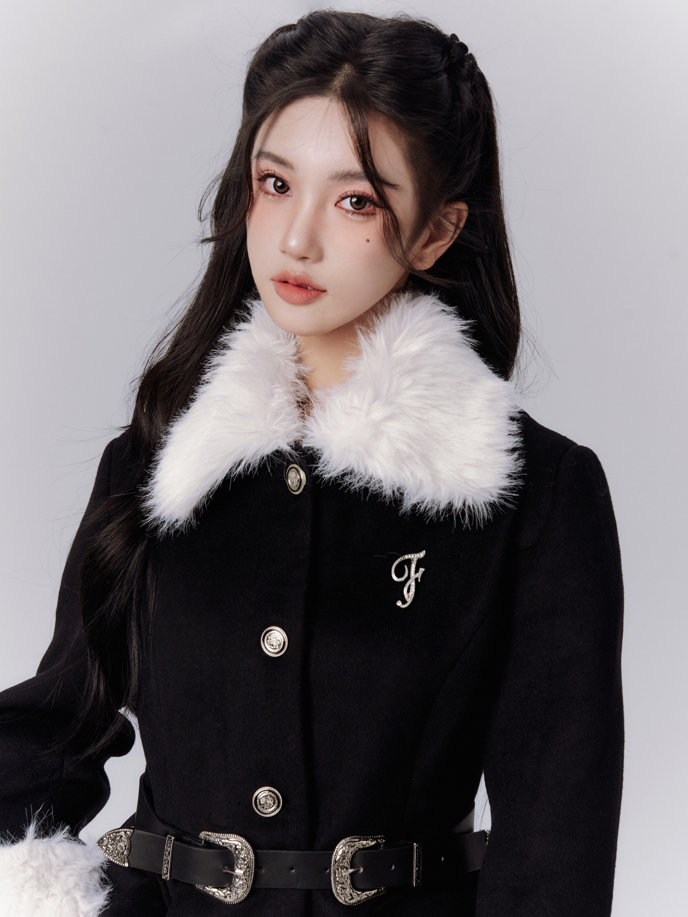 Elegant Black Swan Wool Coat with Fur Collar - High-Quality Winter Outerwear for Chic Style