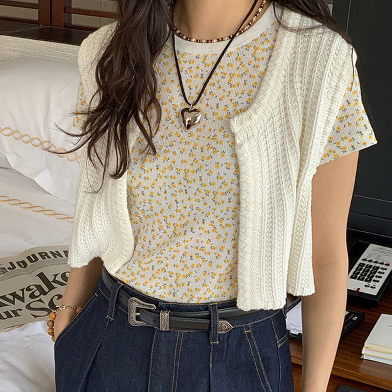 Floral Short Sleeve T-Shirt for Women - Slim Fit Round Neck Top - Sweet and Spicy Design - 2023 Summer Fashion Must-Have