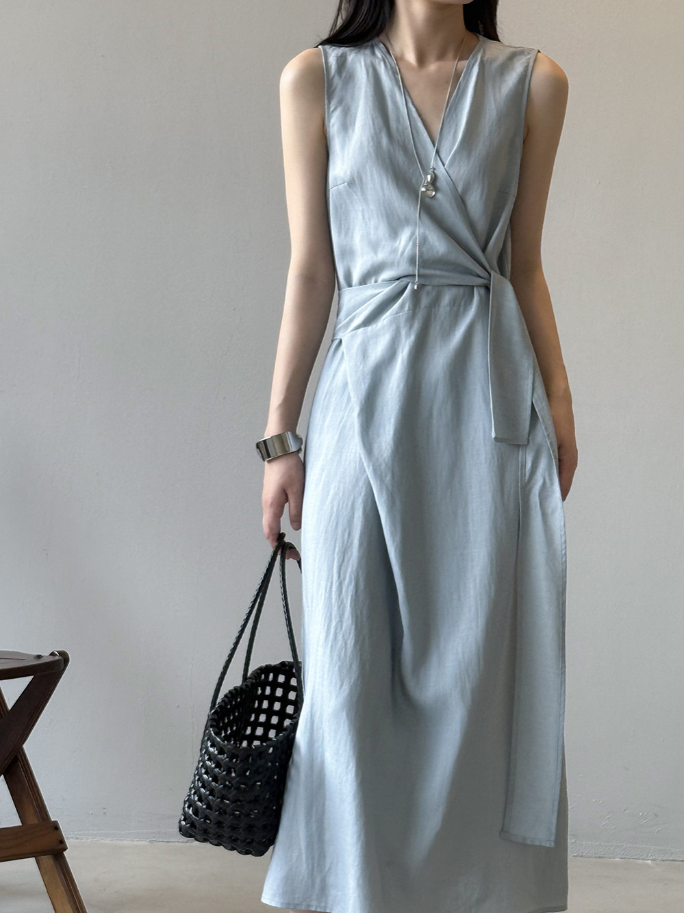 French-Style Sleeveless V-Neck Dress, Slimming Minimalist Design, Women's 2025 Summer Maxi Dress, Chic Elegant Fashion