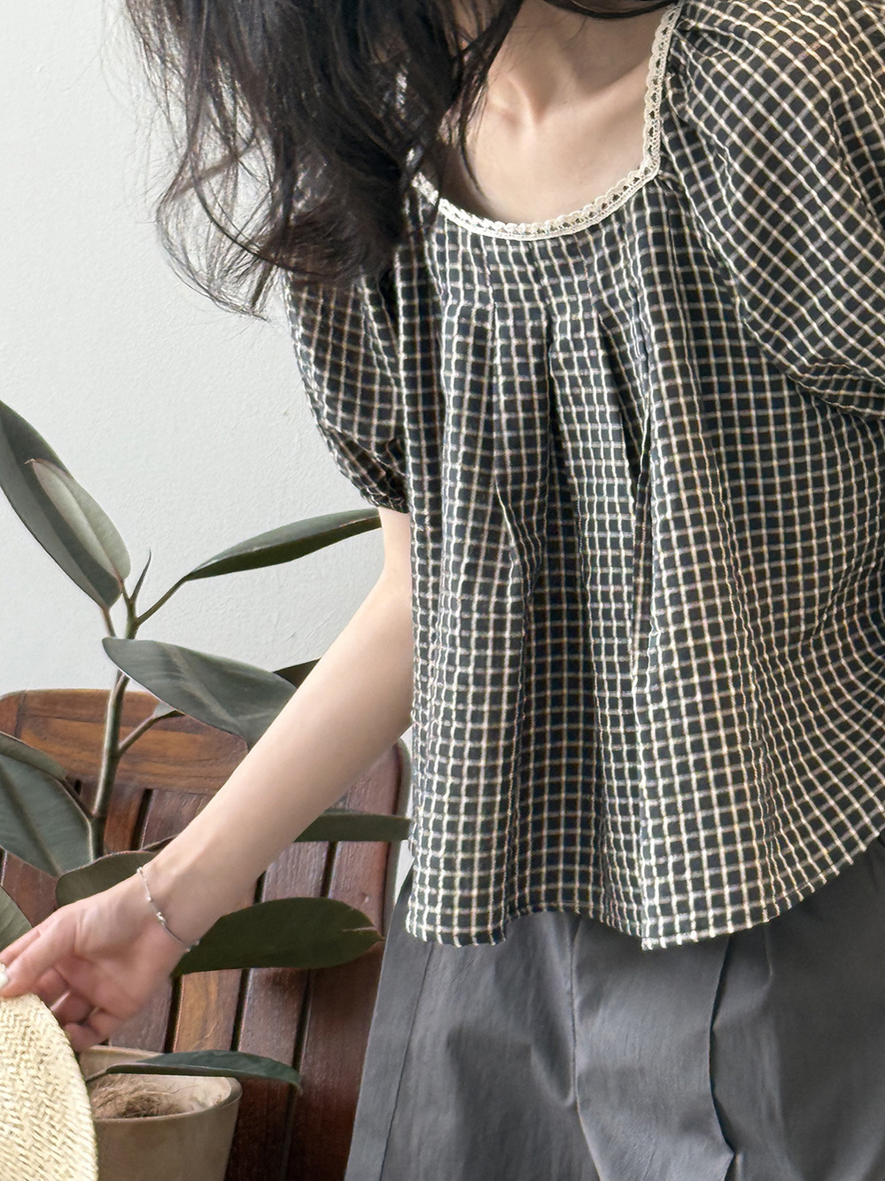 French-Style Square Neck Lace Patchwork Checkered Short Sleeve Shirt for Women - Loose Fit Summer 2025 Top, Perfect for Belly Coverage