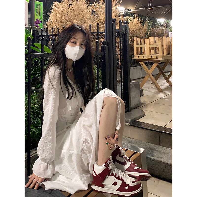 French-Style Square-Neck White Dress with Fairy Waist Design, Slim Fit Long Skirt for Autumn, Elegant Vintage Look