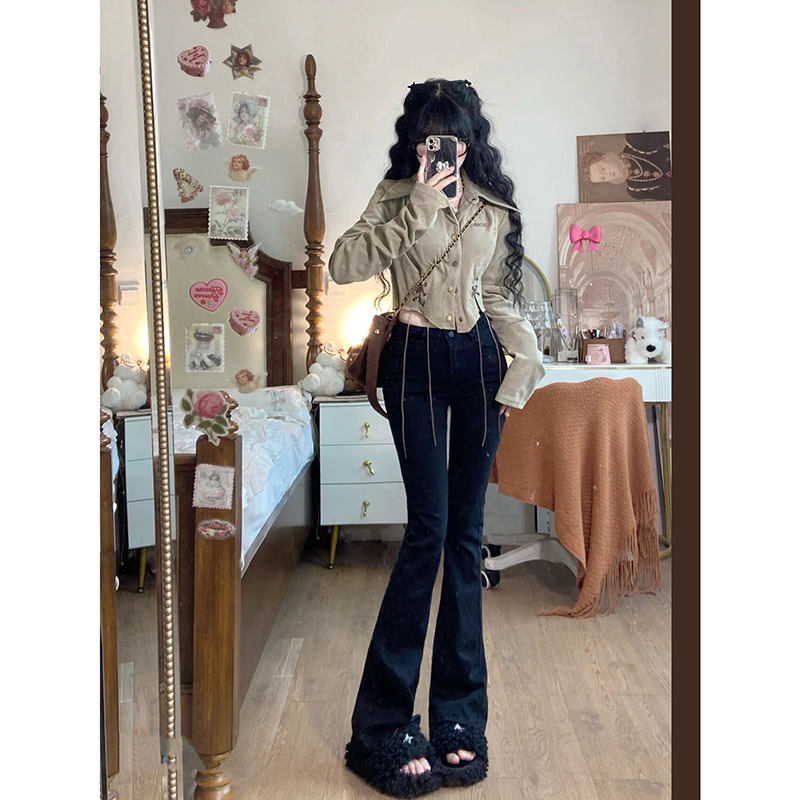 French Vintage Slim Fit Sexy Girl Shirt for Women - Stylish Niche Short Top for Spring, High-End Fashion