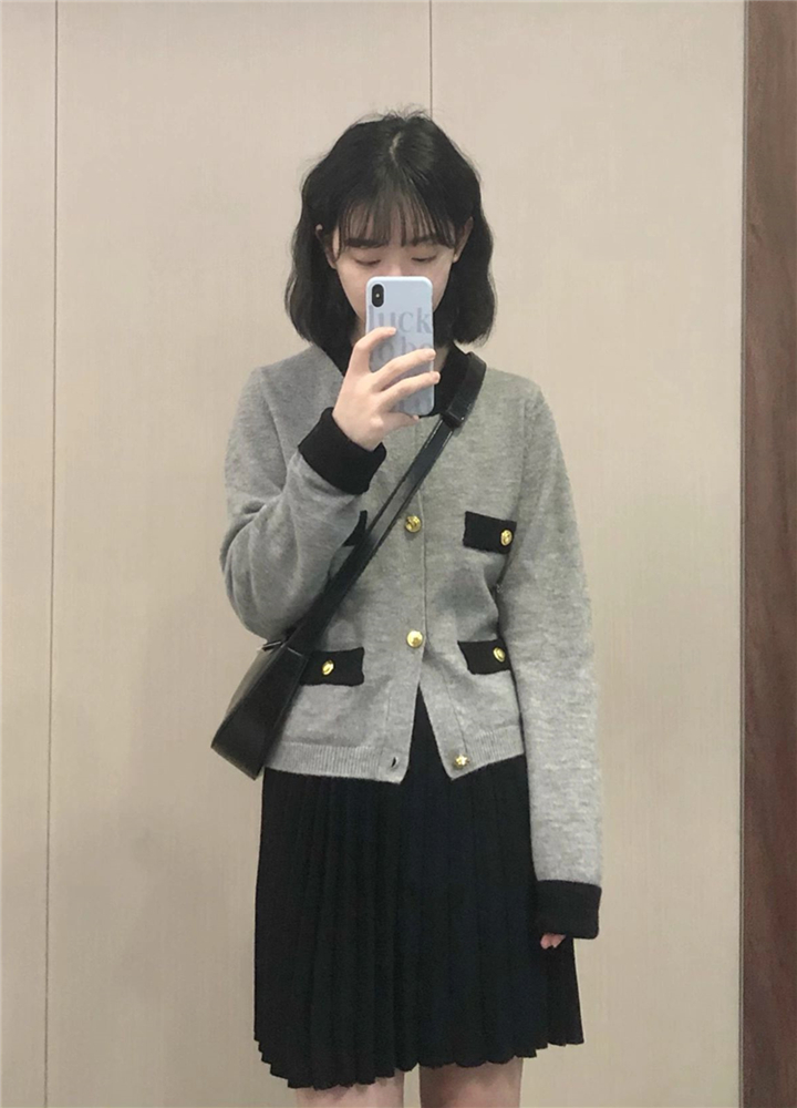 Gray Knitted Cardigan for Women, 2023 Autumn Y2K Style with Elegant Black Pleated Skirt Set, Fashionable Outfit for Fall