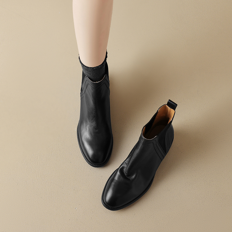 Handmade Washed Cowhide Black Chelsea Boots for Women - Heavyweight Flat Round-Toe Ankle Boots for Autumn & Winter Fashion