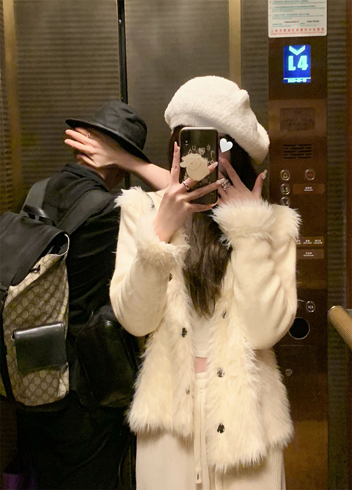 High-End Two-Sided Knitted Spliced Fur Coat - Slim Fit White Fluffy Top for Autumn Winter 2023 Fashion