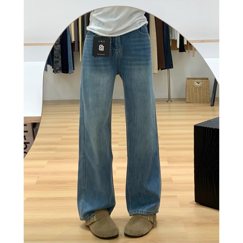 High-Waisted Fleece-Lined Light-Colored Straight-Leg Jeans for Women - Flattering Fit for Petite Pear-Shaped Figures, Autumn Winter 2024 Style