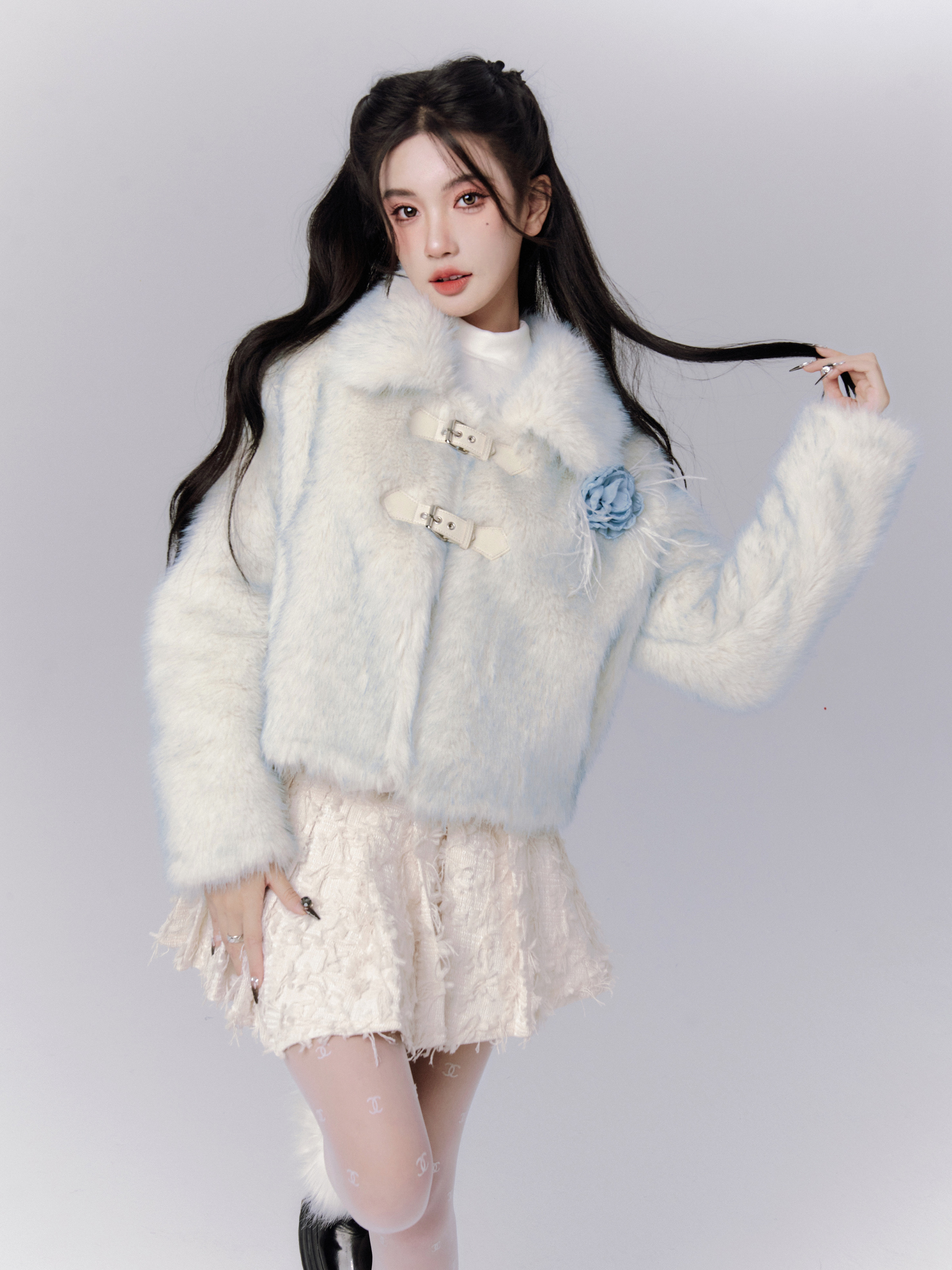 Ice Transparent Glass Luxurious Young Lady's Eco-Friendly Dreamy Blue Plush Coat - Stylish & Soft Fashion for Modern Women