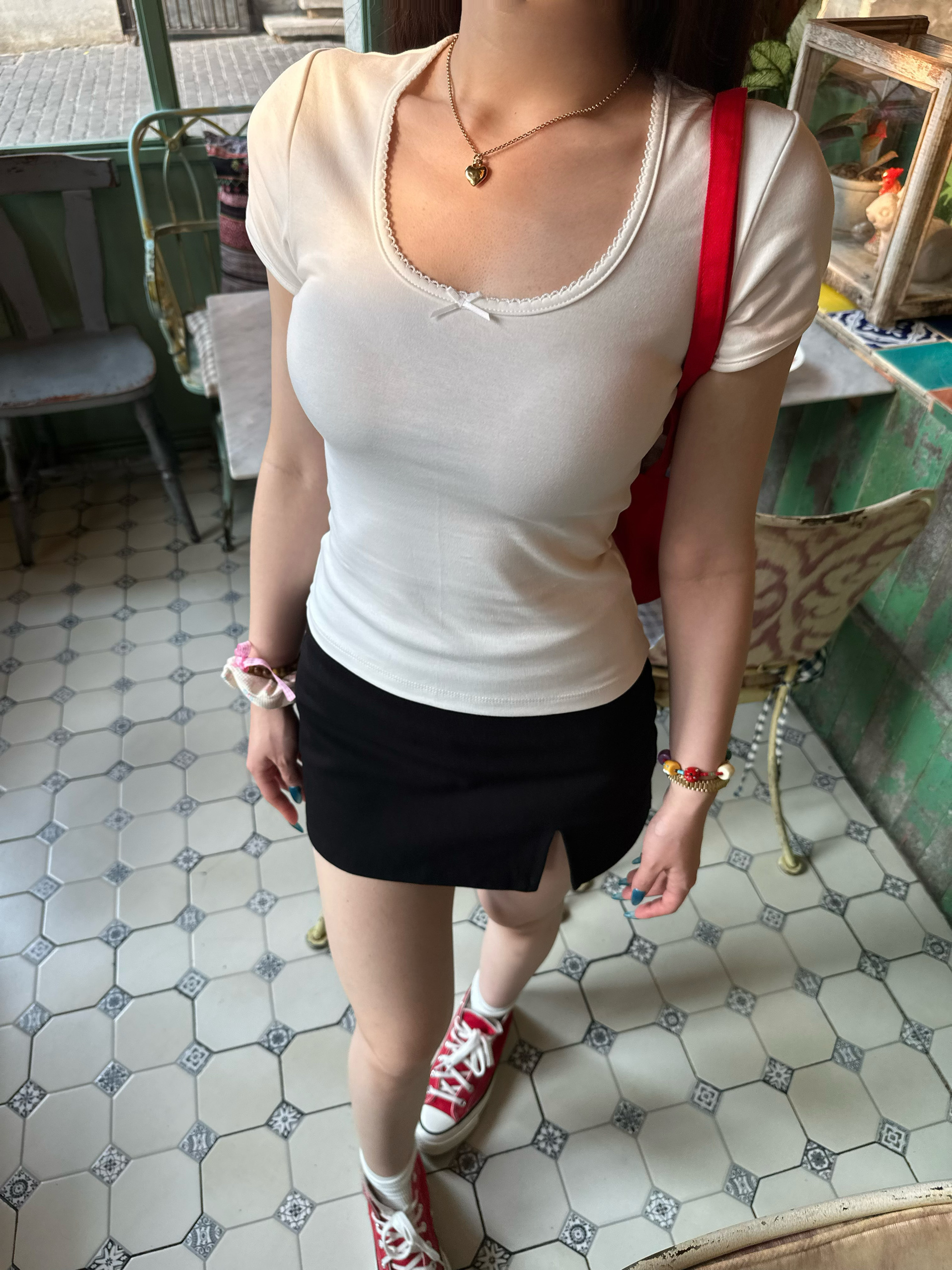 Jasmine Baby Tee - Fragrant Floral Design, Trendy Fit, Available in Two Colors, Perfect for 90s and Y2K Style Fashion