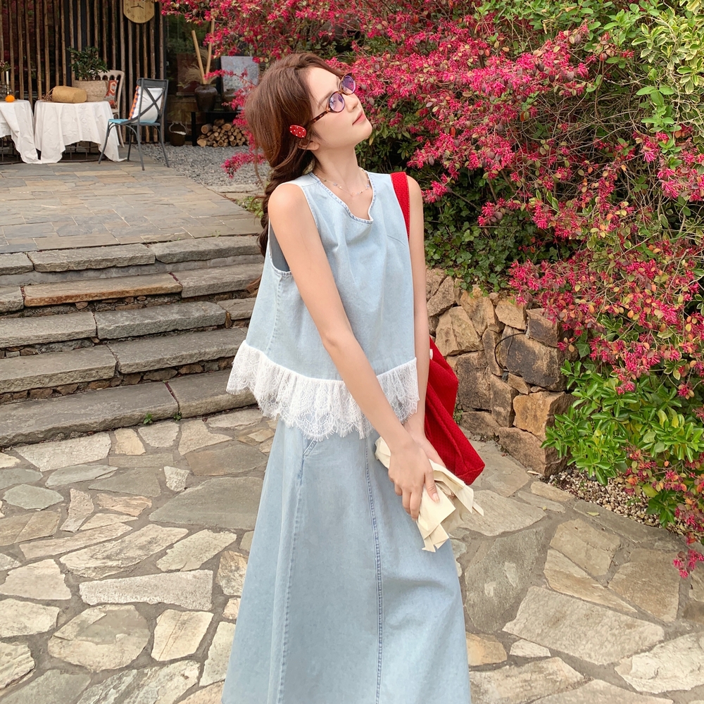 Light Blue Lace Vest and Skirt Two-Piece Set for Women – Trendy Summer 2025 Outfit, Fashionable Summer Style
