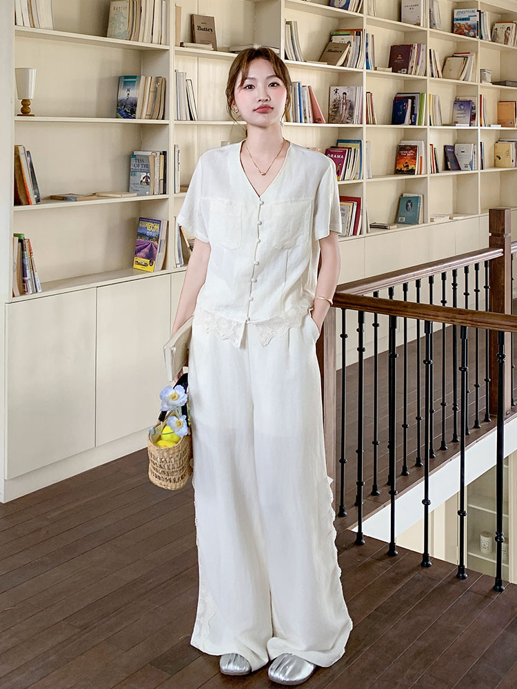 Off-White Loose Two-Piece Set for Women - Lace Splicing V-Neck Top & Wide-Leg Pants - Summer 2025 Fashion
