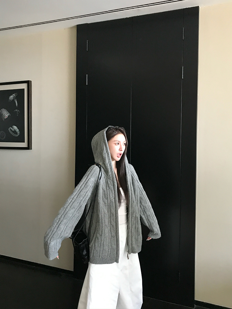 Old Money Style 100% Merino Wool Cable Knit Hooded Zipper Cardigan Sweater for Women - Cozy 90s-Inspired Fashion