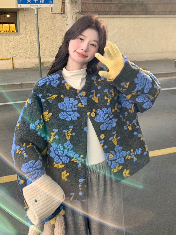 Petite Three-Dimensional Floral Woolen Down Jacket for Women, 2024 Winter High-End Fashion, Chic Outerwear