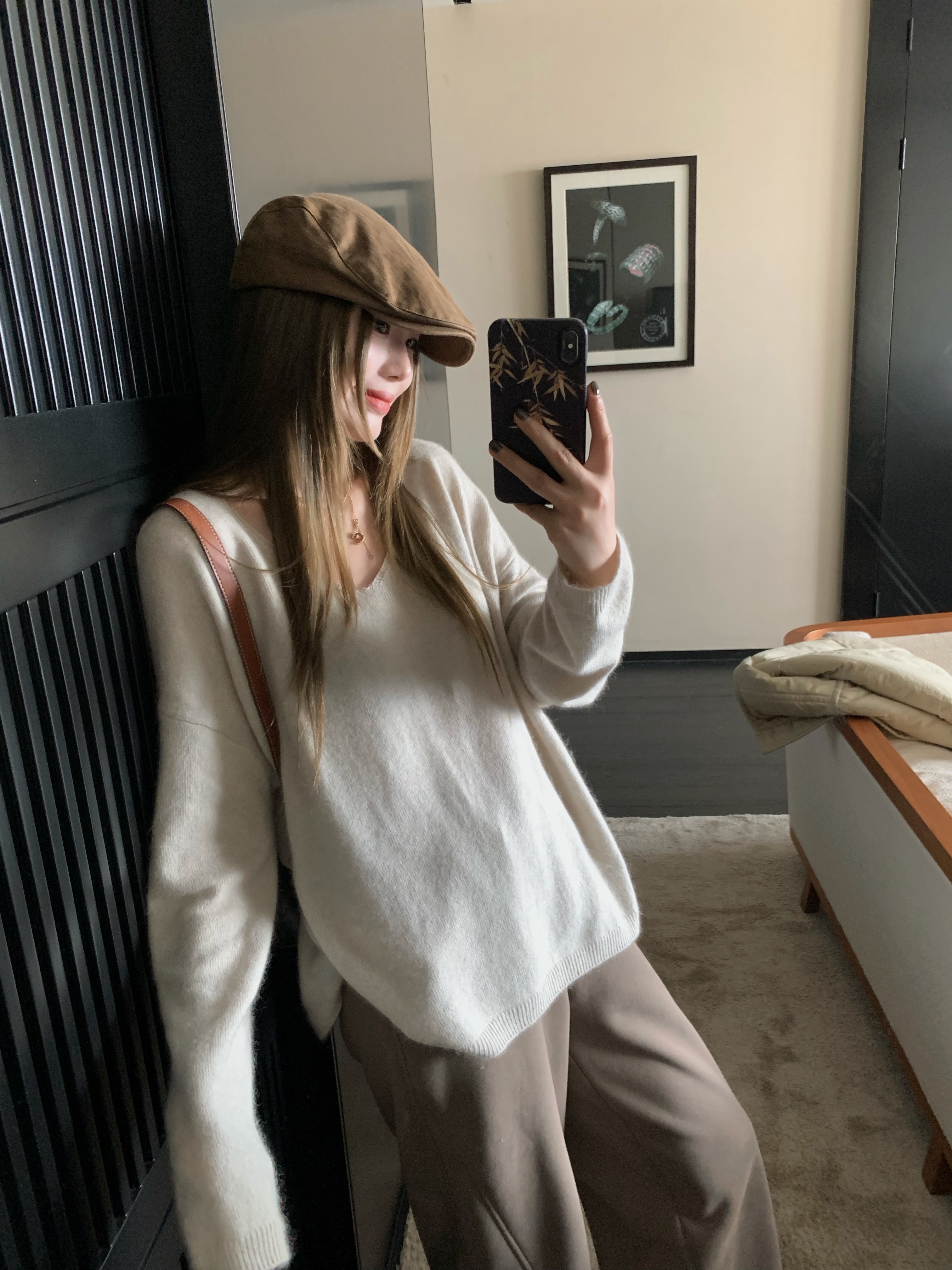 Relaxed V-Neck Loose Knit Top - Comfortable Raccoon Plush Base Layer for Cozy Casual Style