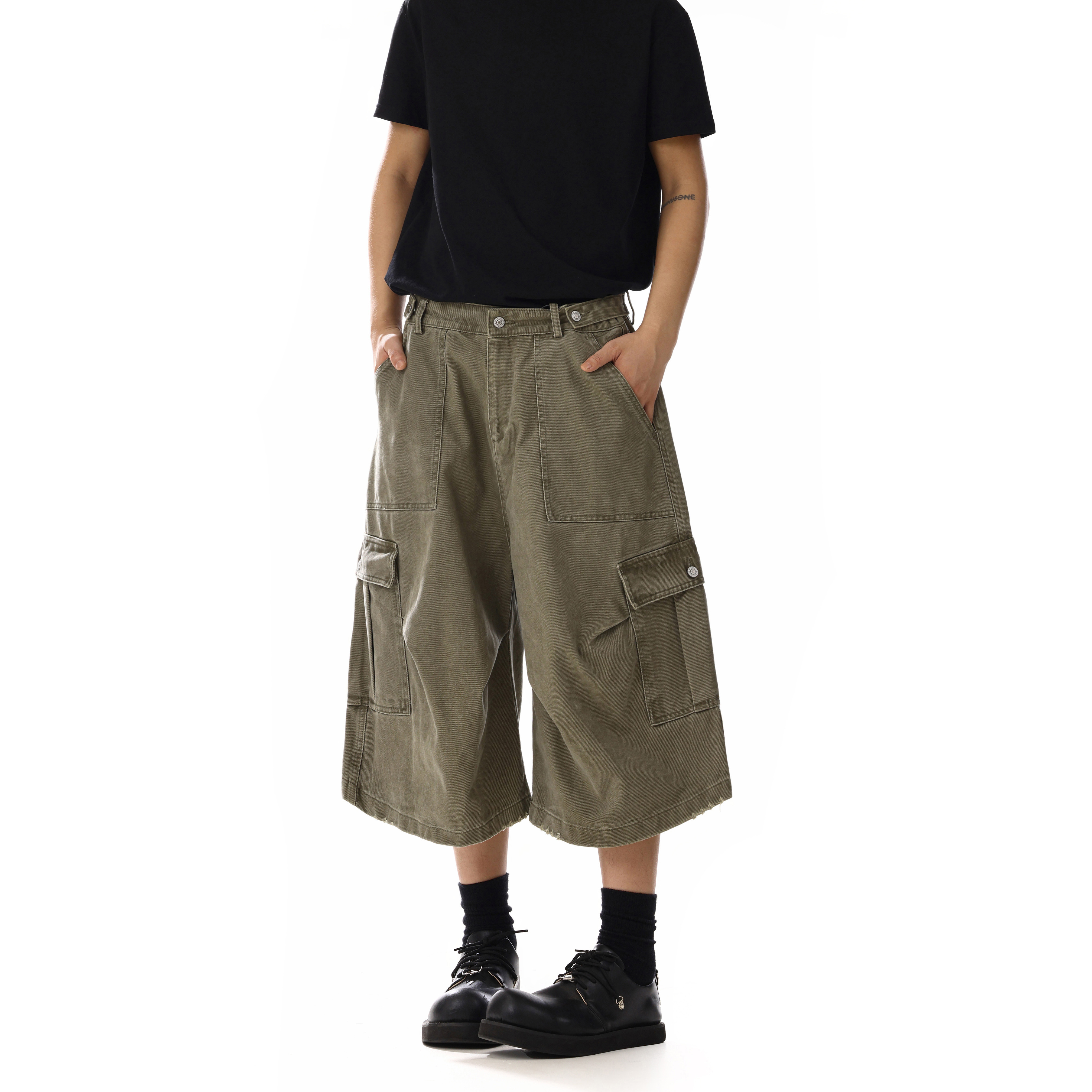 Retro American Style Army Green Denim Shorts for Men and Women - Pleated Multi-Pocket Loose-Fit Cropped Workwear