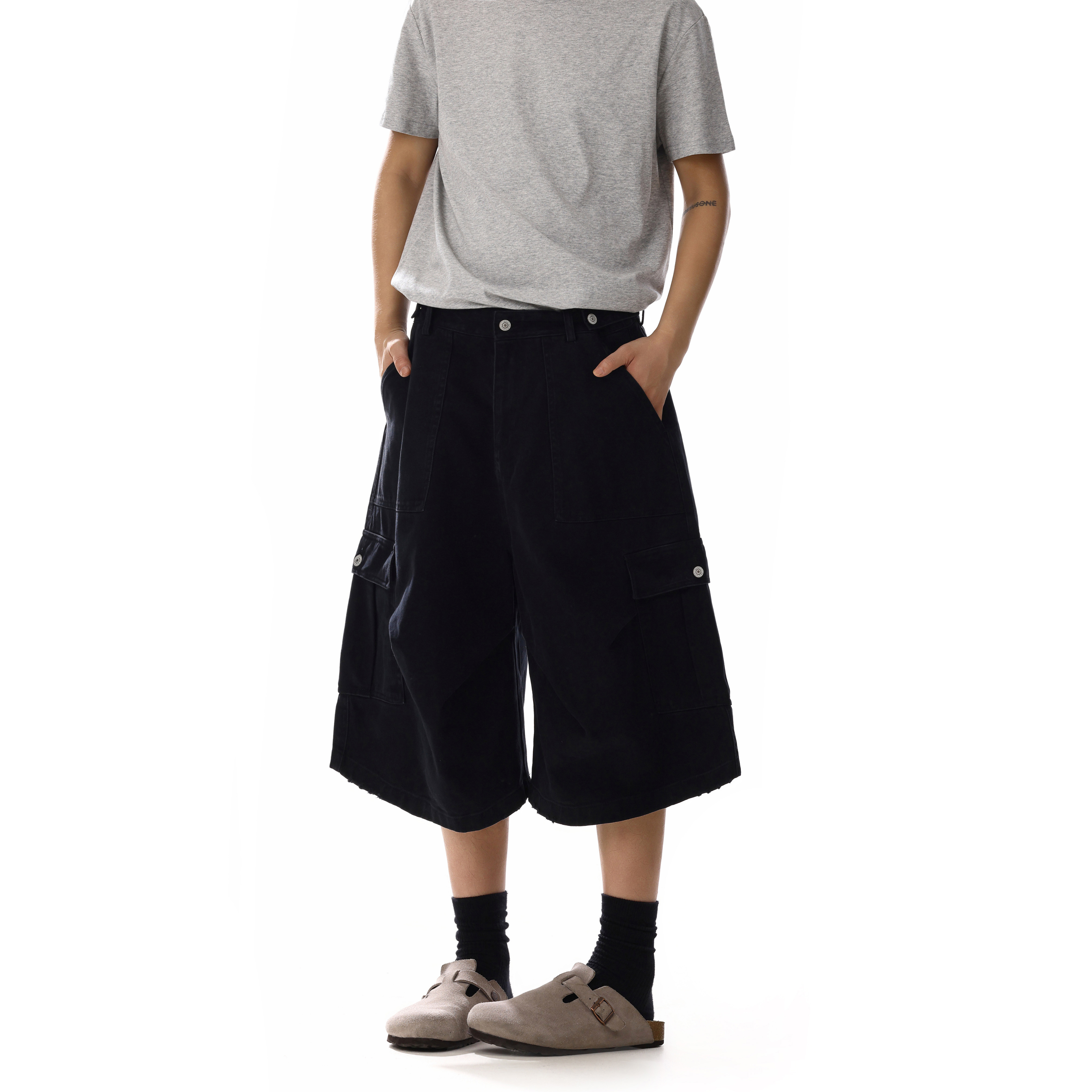 Retro Pleated Multi-Pocket Black Denim Shorts for Men and Women - Versatile Loose-Fitting Slim Seven-Point Work Shorts
