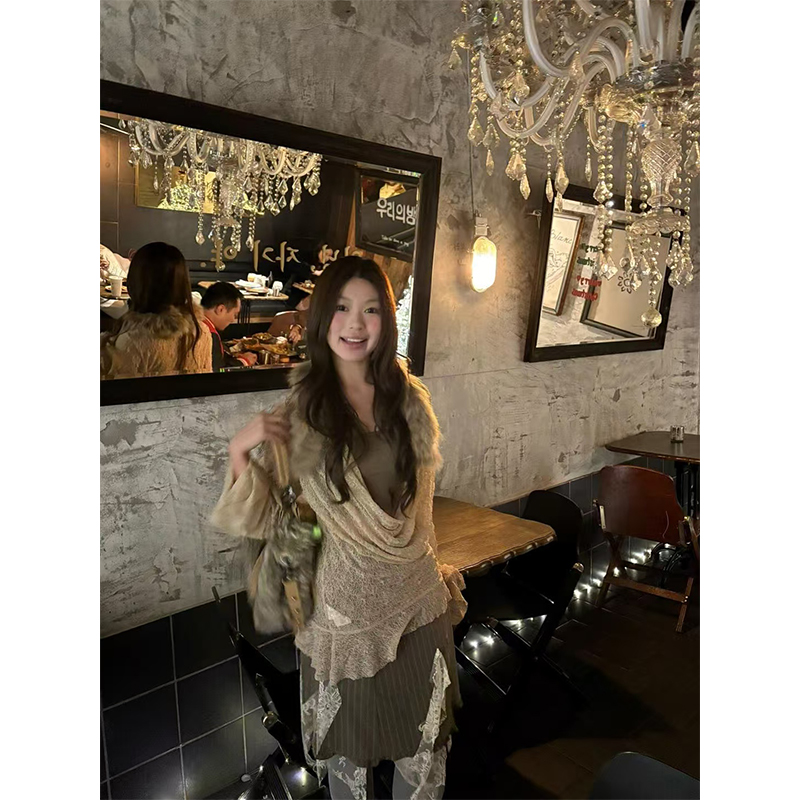Retro Sexy Lace Off-Shoulder Top with Detachable Fur Collar - Niche Fashion Statement Piece for 90s and Y2K Styles