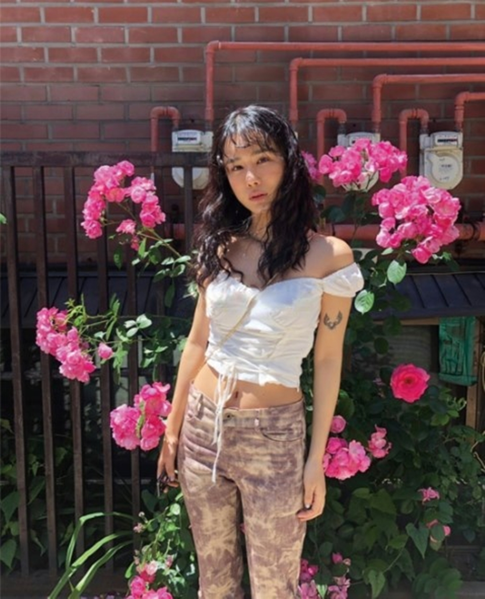 Retro Slim-Fit White French Tie Short-Sleeve Top - Unique Korean Summer Style for Versatile Looks