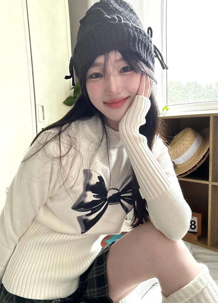 Slim Fit Candy Bow Sweater for Women - Long Sleeve Knitted Top, Autumn Winter 2023 Fashion, Cozy Style