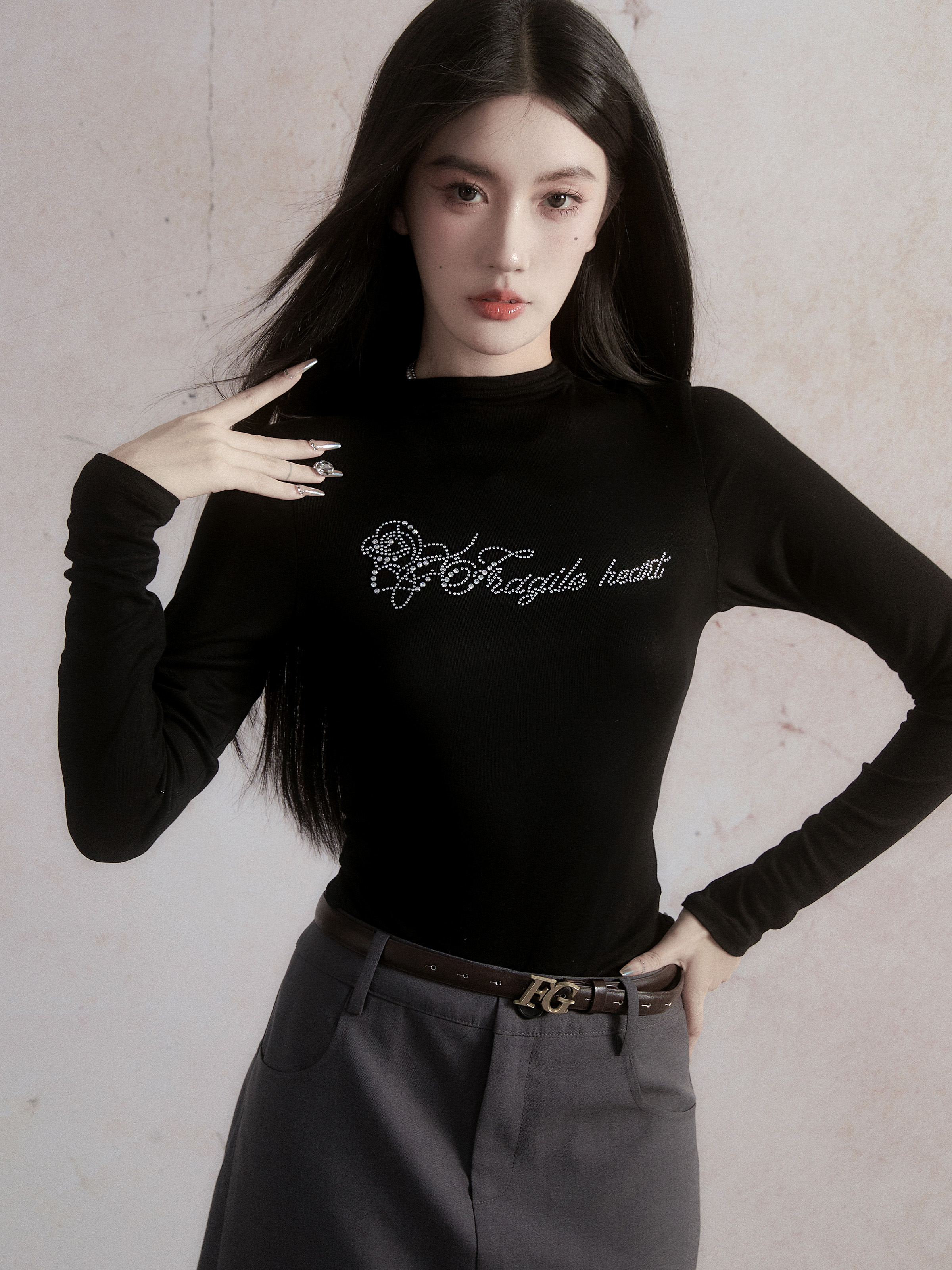 Slim Fit Long Sleeve T-Shirt with Rose Hotfix Rhinestone Detail – Chic Basic Top for Everyday Wear, Perfect for Y2K and Casual Style
