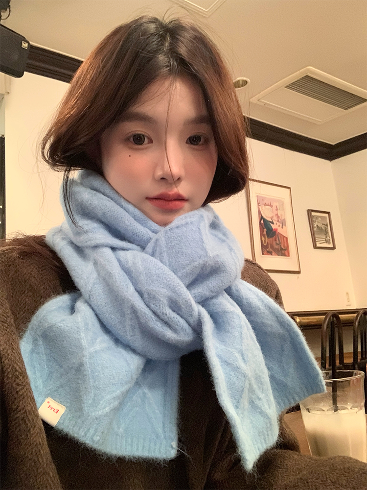 Soft Fluffy Diamond-Patterned Scarf for Women - Warm Plush Neck Warmer, Versatile Autumn Winter Style, Cozy Fashion Accessory