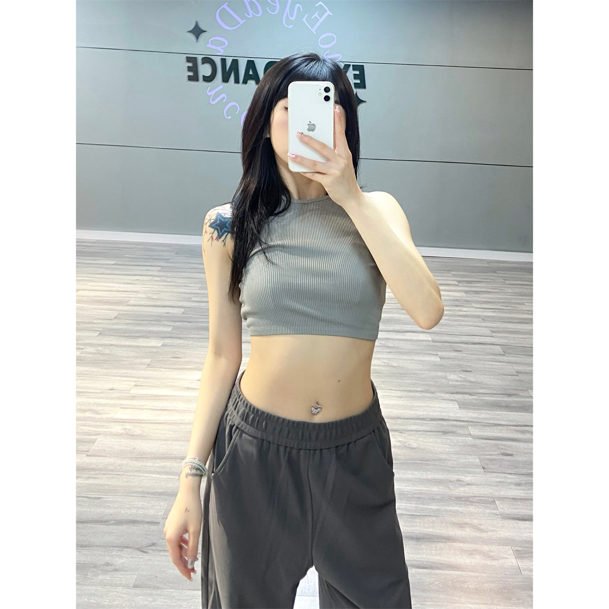 Solid Color Sleeveless Yoga Fitness Top for Women - Slim Fit, Flattering Round Neck, Short Style for Spicy Girl Vibes