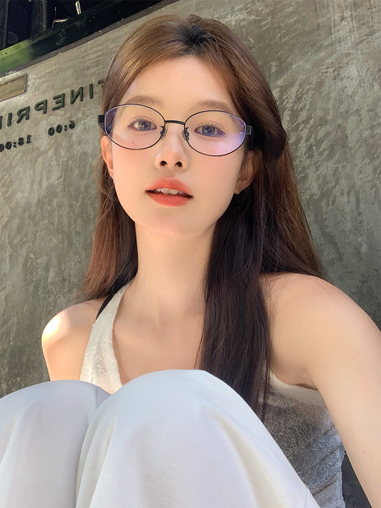 Ultra-Light Titanium Oval Eyeglass Frame for Women - Slimming Effect, Ideal for Round and Square Faces, Prescription Ready
