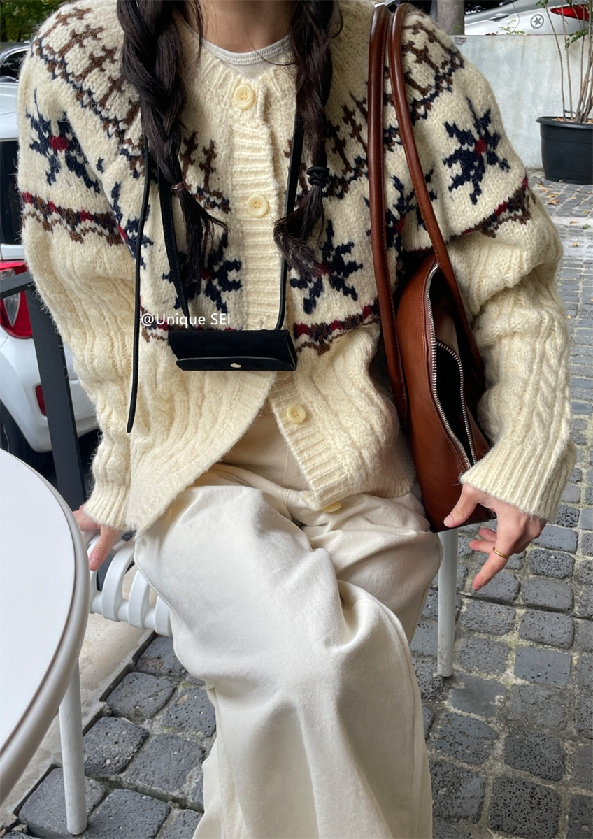 Unique Winter Retro Nordic Snowflake Pattern Knitted Cardigan Sweater for Casual Versatile Style