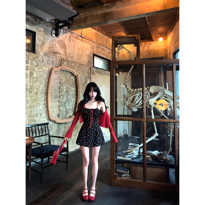 Vintage Wine Heart Cherry Print Slimming Spaghetti Strap A-Line Mini Dress for Women - Bodycon Waist-Defined Style
