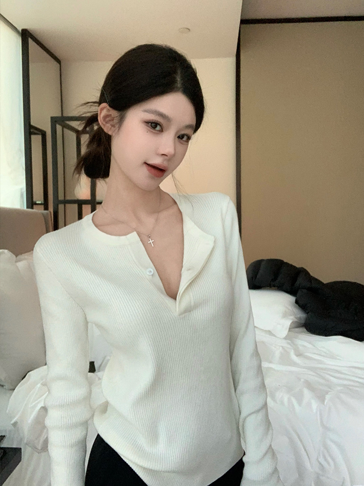 White Slim-Fit Knitted Sweater with Lapel - 2024 Autumn/Winter Base Layer, Slimming Style, Chic and Elegant Fashion Piece