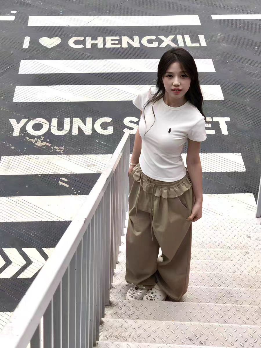 White Slim-Fit Short Sleeve T-Shirt for Women - Flattering Waist-Cinching Top in 2025 Summer Style, Perfect for Y2K and Casual Looks
