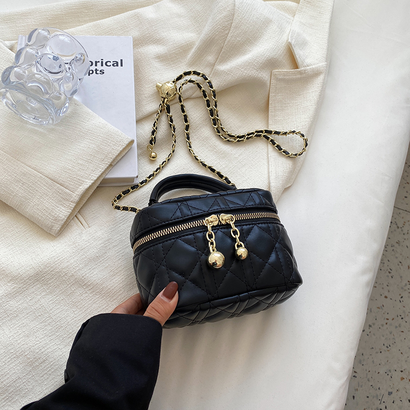 Women's Diamond-Pattern Chain Crossbody Bag, Stylish Small Square Bag for Spring/Summer 2025 Fashion Trends