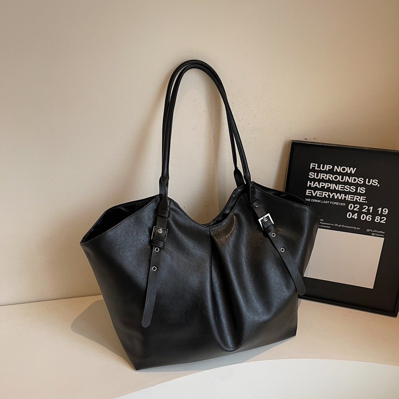 Women's Korean-Style Large-Capacity Shoulder Bag for Commuting - Trendy Winter 2025 Handbag