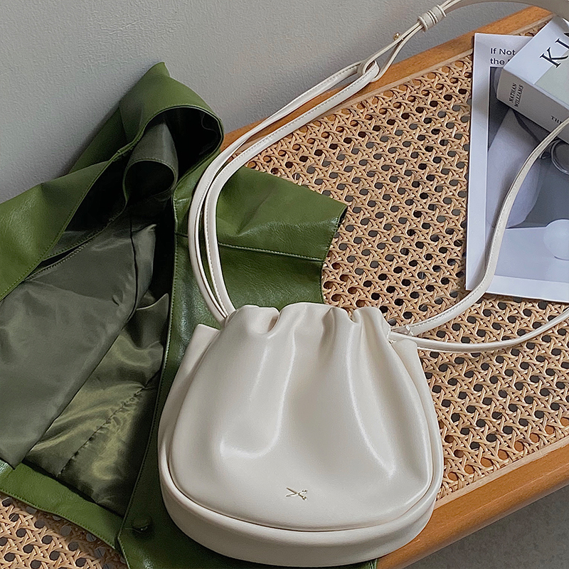 Women's Minimalist Small Crossbody Bag - Versatile Spring/Summer Design, Age-Reducing, Ideal for Students