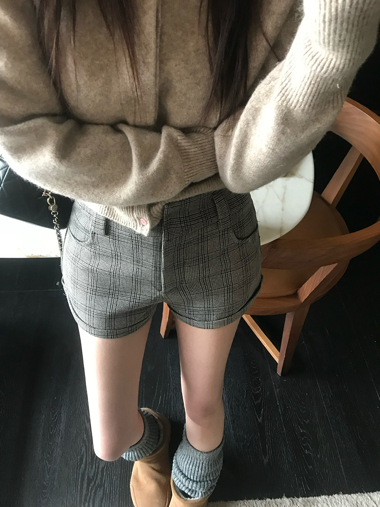Women's Slim Fit Casual American Plaid Woolen Shorts - Trendy 90s Style Long Leg Hot Pants
