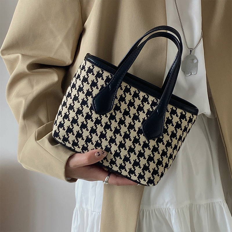 Women's Versatile Retro Handheld Small Bag - Exquisite High-End Fashion Shoulder Crossbody Bag for 2025