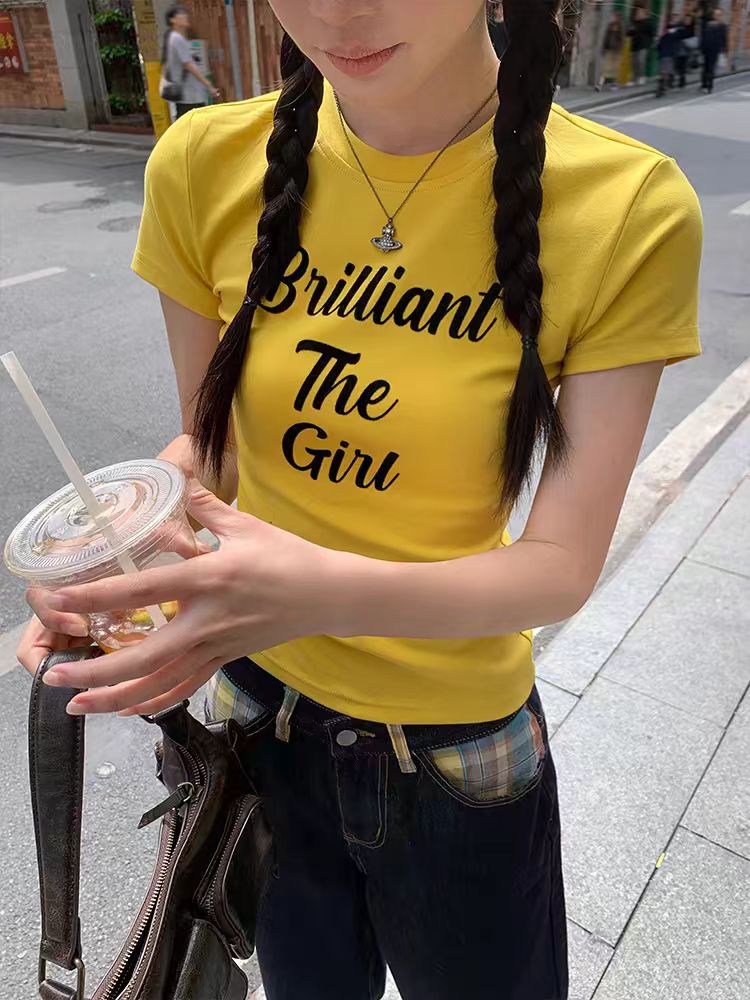 Yellow Retro Slim-Fit Short Sleeve T-Shirt for Women with Letter Print, Round Neck, Flattering Summer Style
